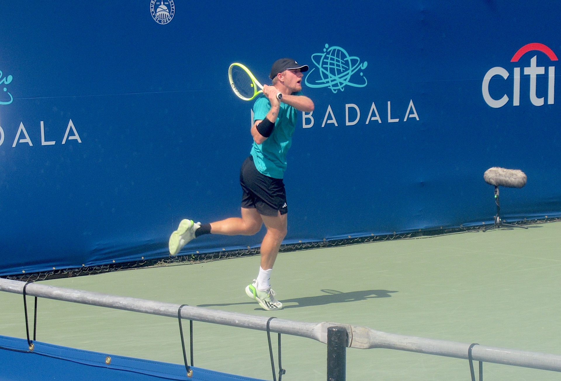 Perempatfinal Mallorca: Davidovich Fokina Uji Ketangguhan Dimitrov